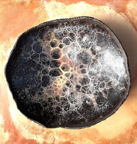 Cuenco grande con aspecto de piedra volcánica